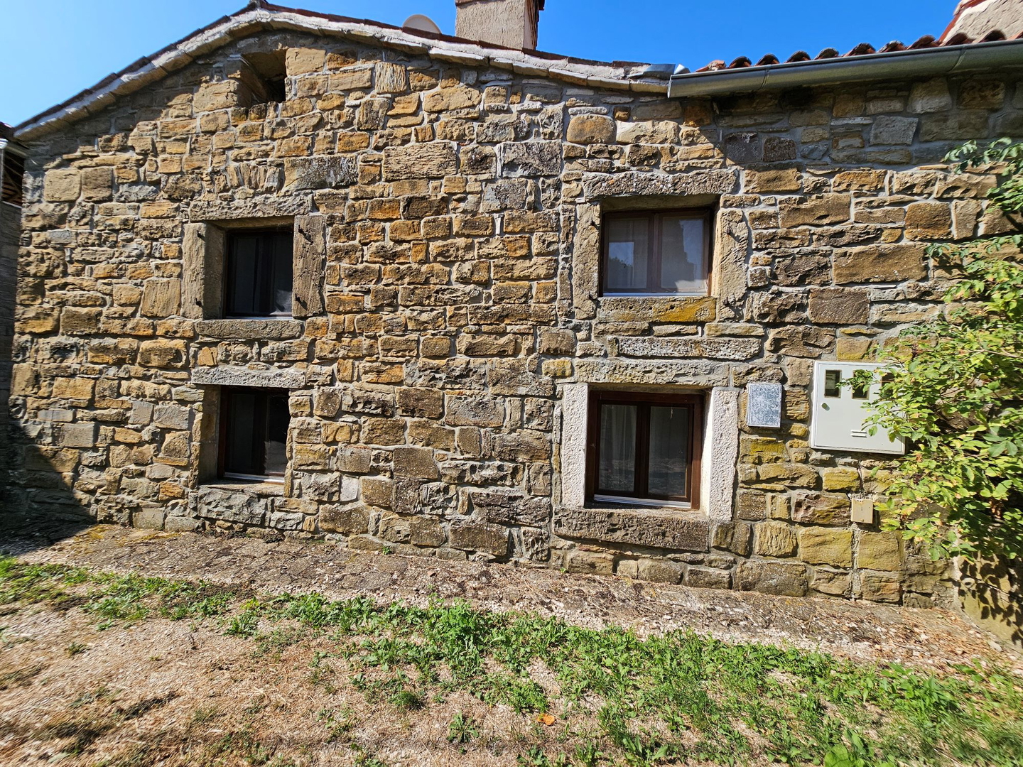 Simpatična kamena kuća u okolici Momjana s otvorenim pogledom