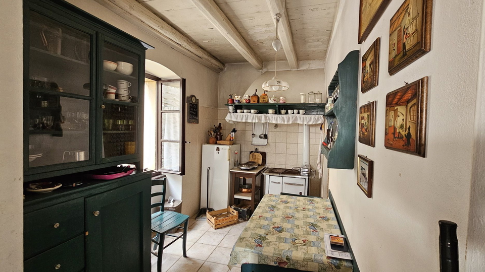 Simpati&ccaron;na kamena istarska ku&cacute;a u Brtonigli