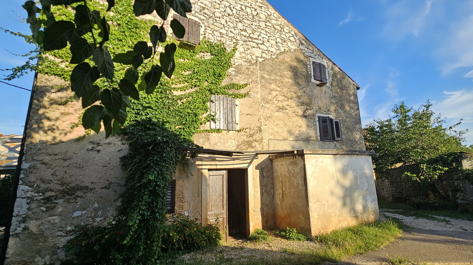 Casa in pietra vicino a San Lorenzo, a soli 2,5 km dalla spiaggia e dal mare