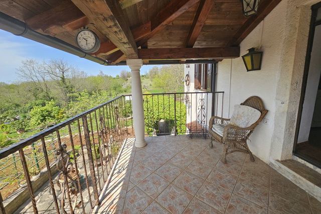 Stone house with a large garden near Buje in Istria