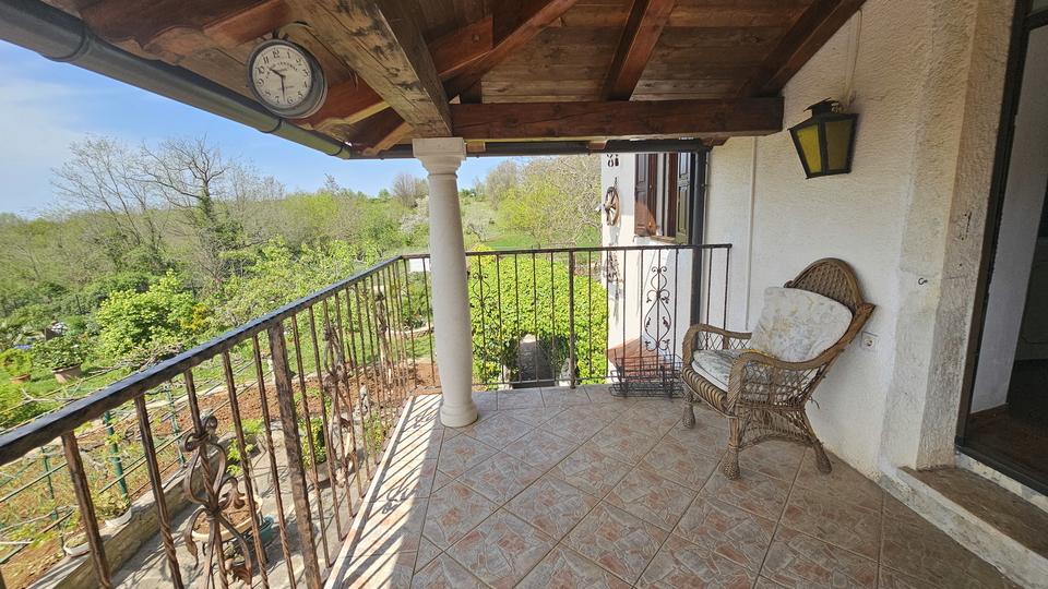 Stone house with a large garden near Buje in Istria