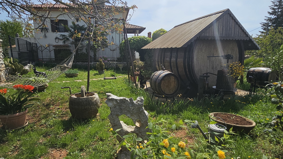 Steinhaus mit großem Garten in der Nähe von Buje in Istrien