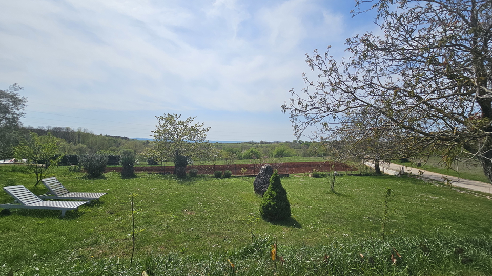 Stone house with a large garden near Buje in Istria