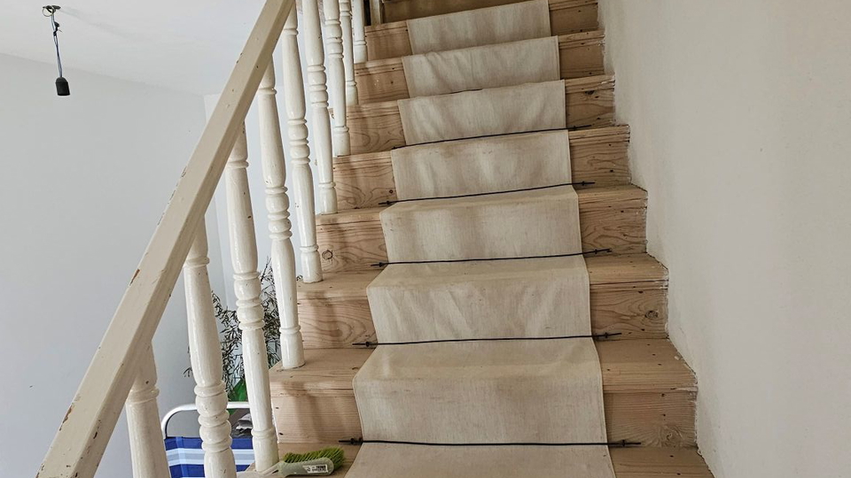 Stone Istrian house with a courtyard in Brtonigla