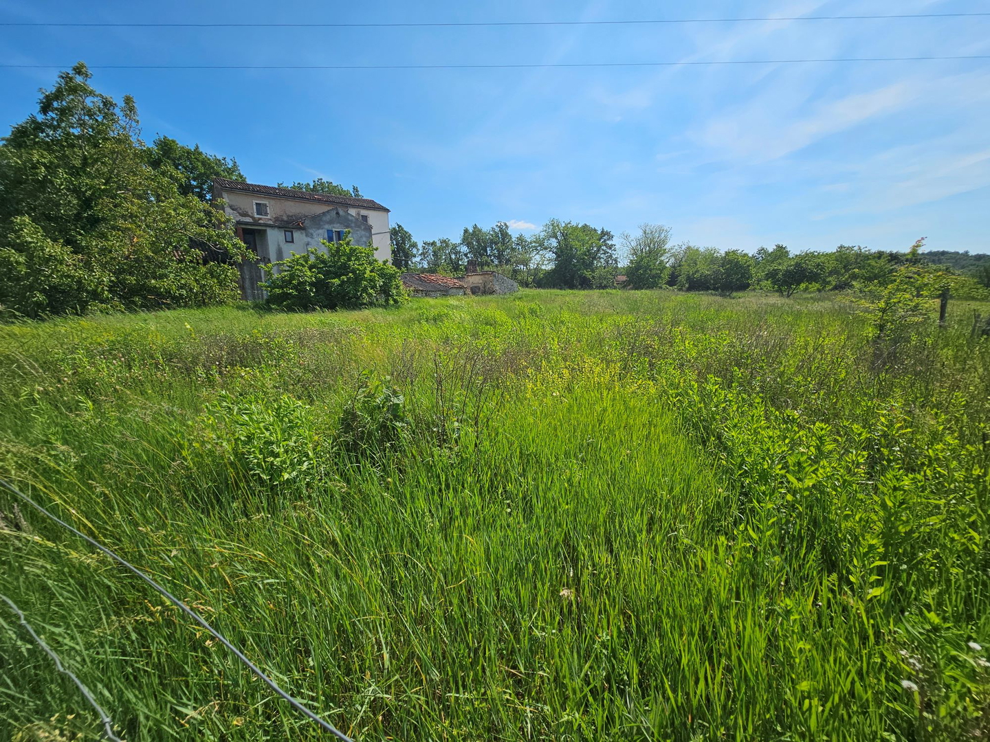 Charmantes istrisches Steinhaus mit freiem Blick und großem Terrain