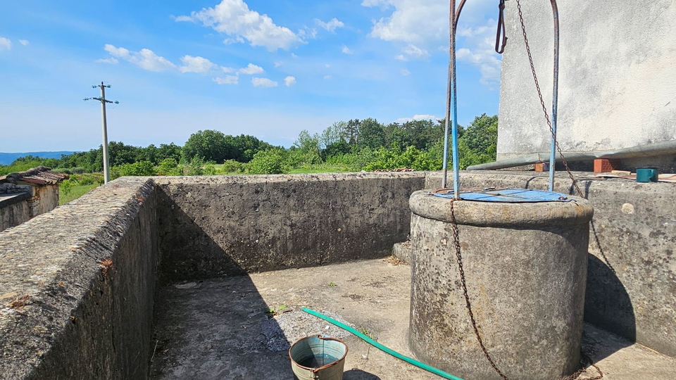 Šarmantna istarska kamena kuća  s otvorenim pogledom i velikim terenom