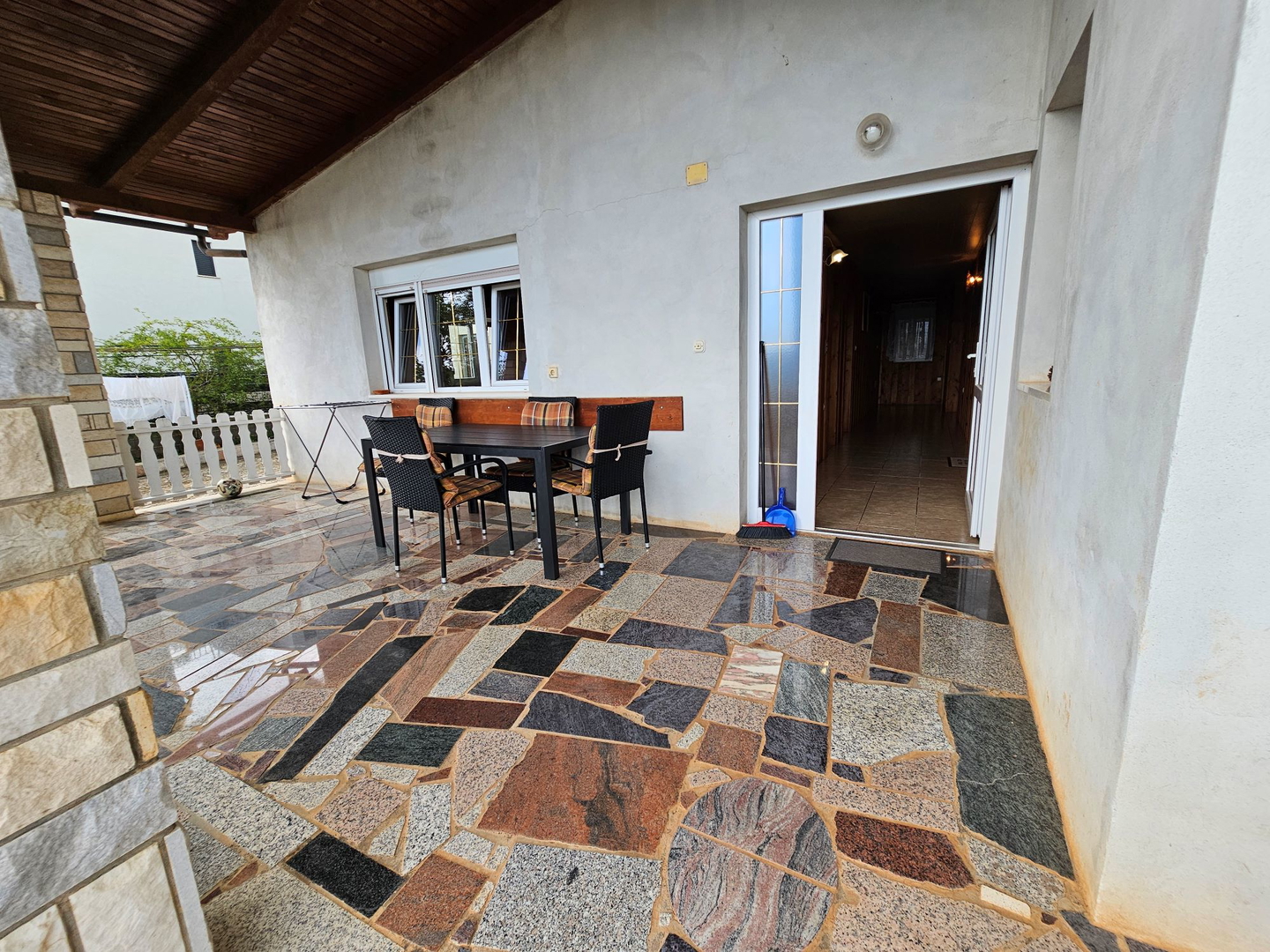 Apartment in Novigrad on the ground floor near the beach and the sea