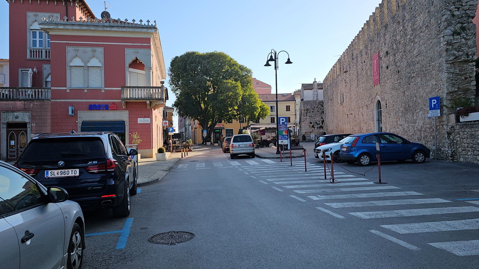 Stan u  Novigradu   u  prizemlju blizu plaže i  mora