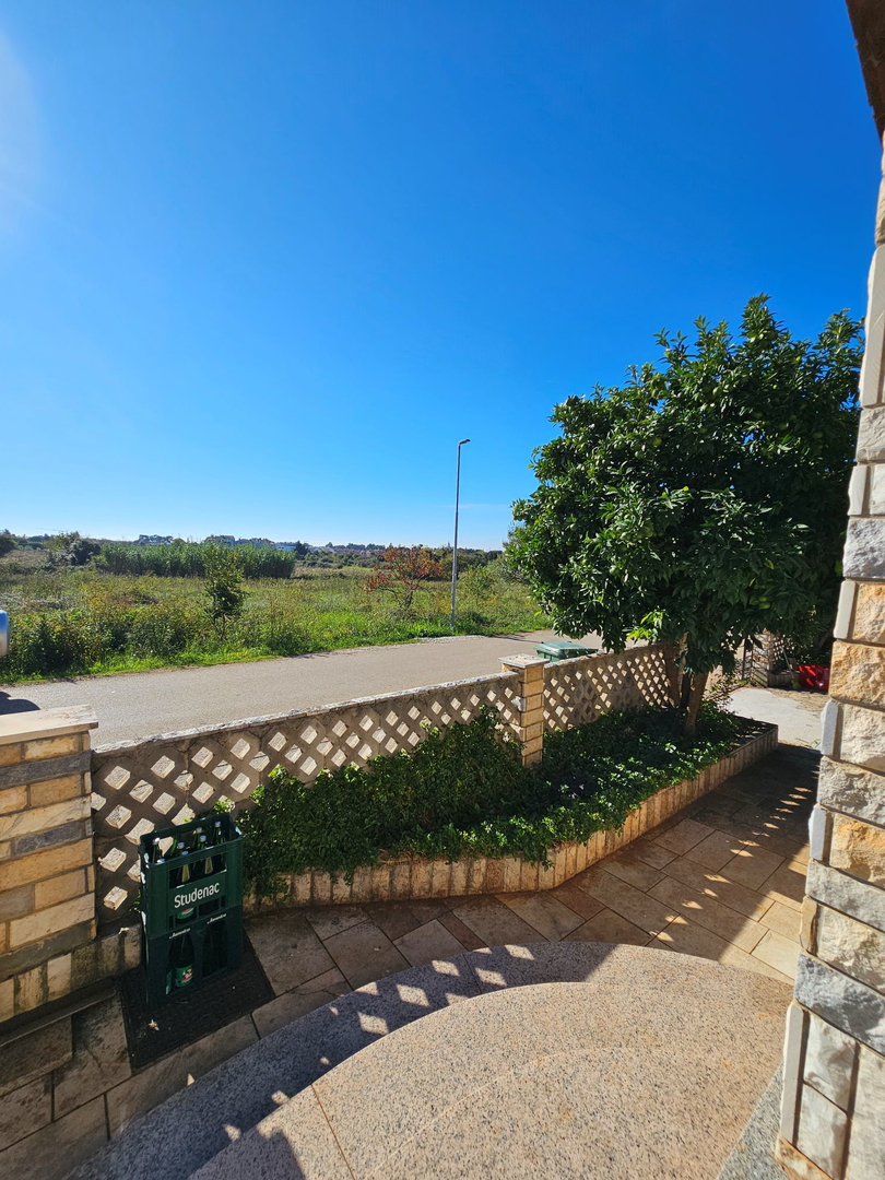 Apartment in Novigrad on the ground floor near the beach and the sea