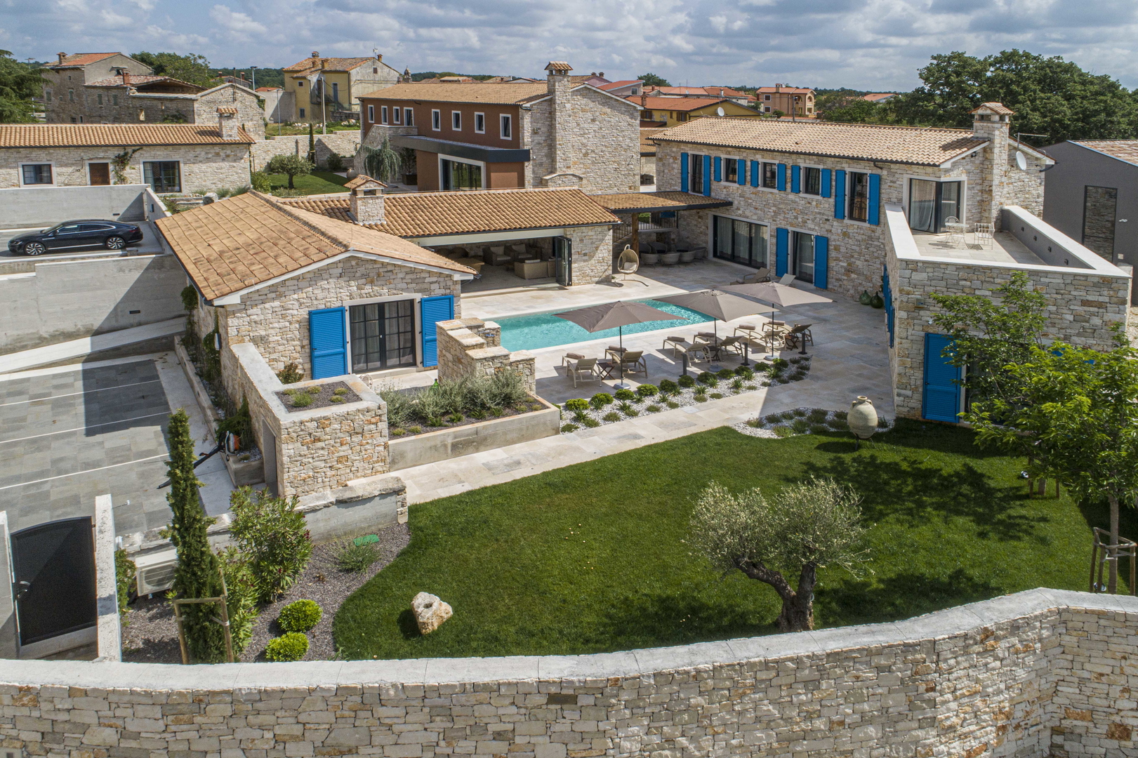 Luxury villas with an open view of the sea, a yard and two swimming pools