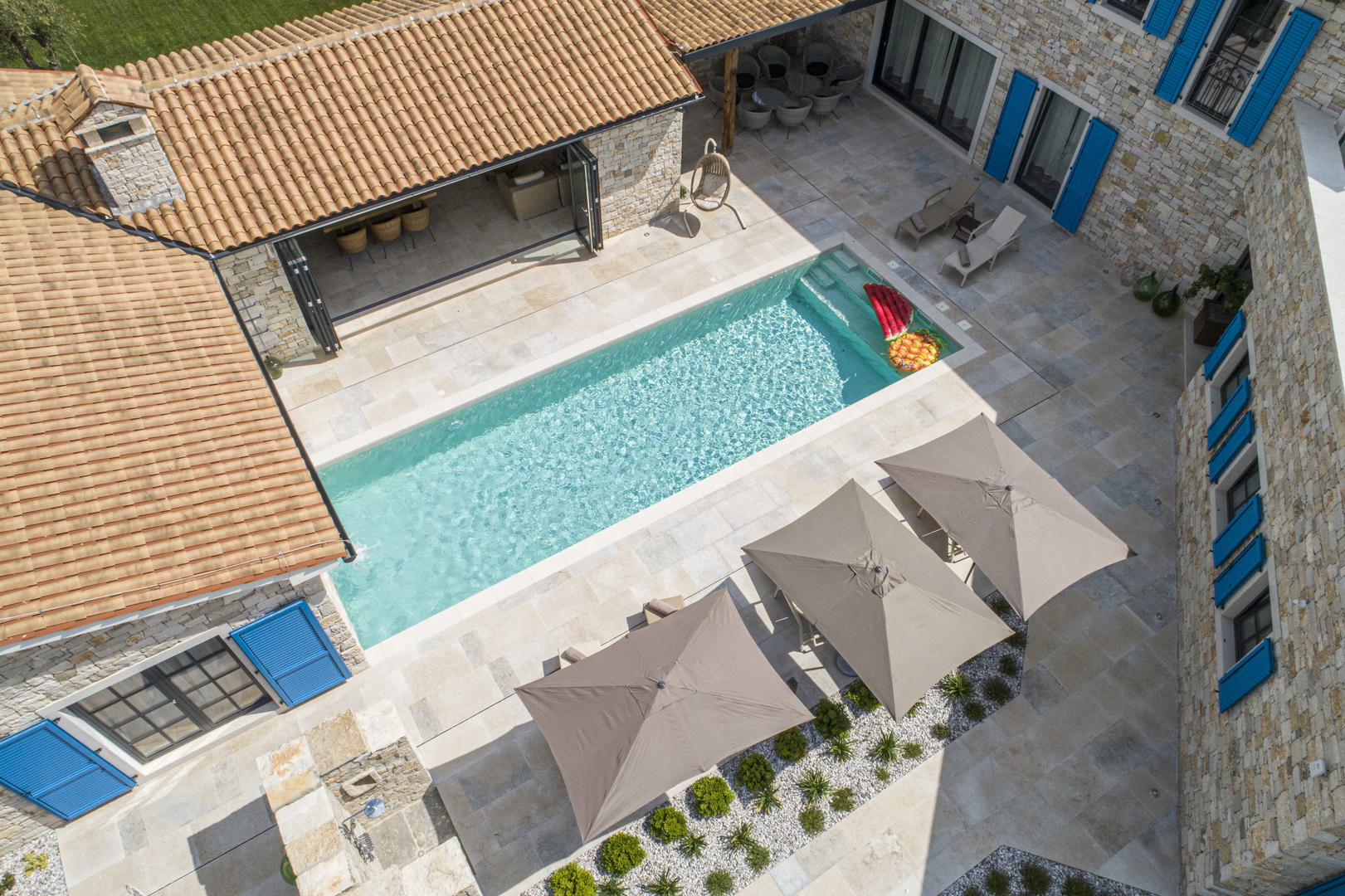 Luxury villas with an open view of the sea, a yard and two swimming pools