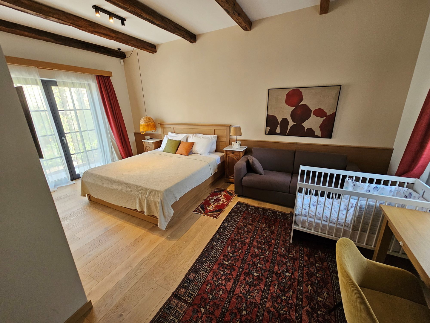 Luxury villas with an open view of the sea, a yard and two swimming pools