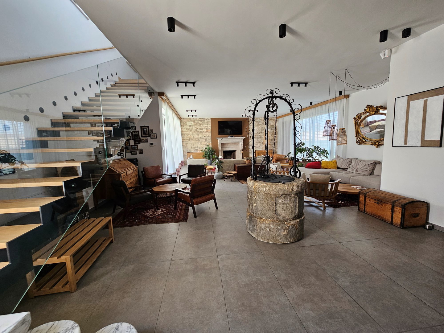 Luxury villas with an open view of the sea, a yard and two swimming pools