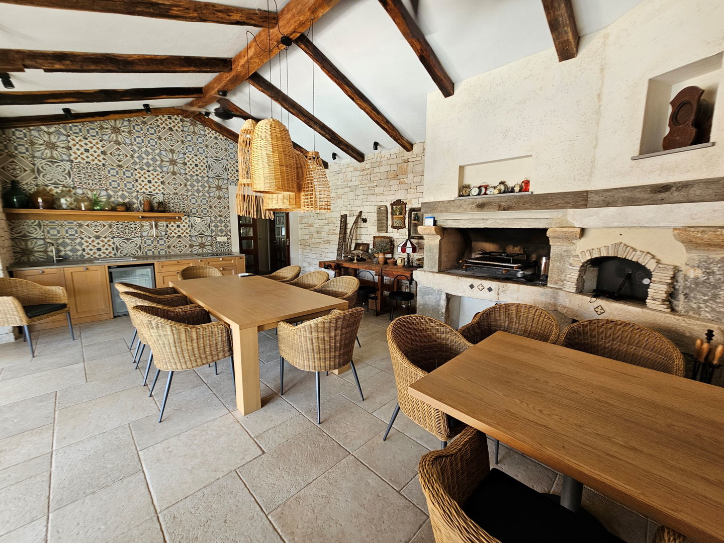 Luxury villas with an open view of the sea, a yard and two swimming pools