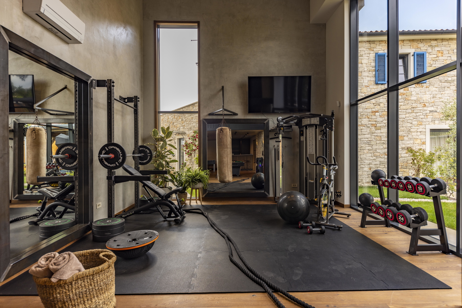 Luxury villas with an open view of the sea, a yard and two swimming pools