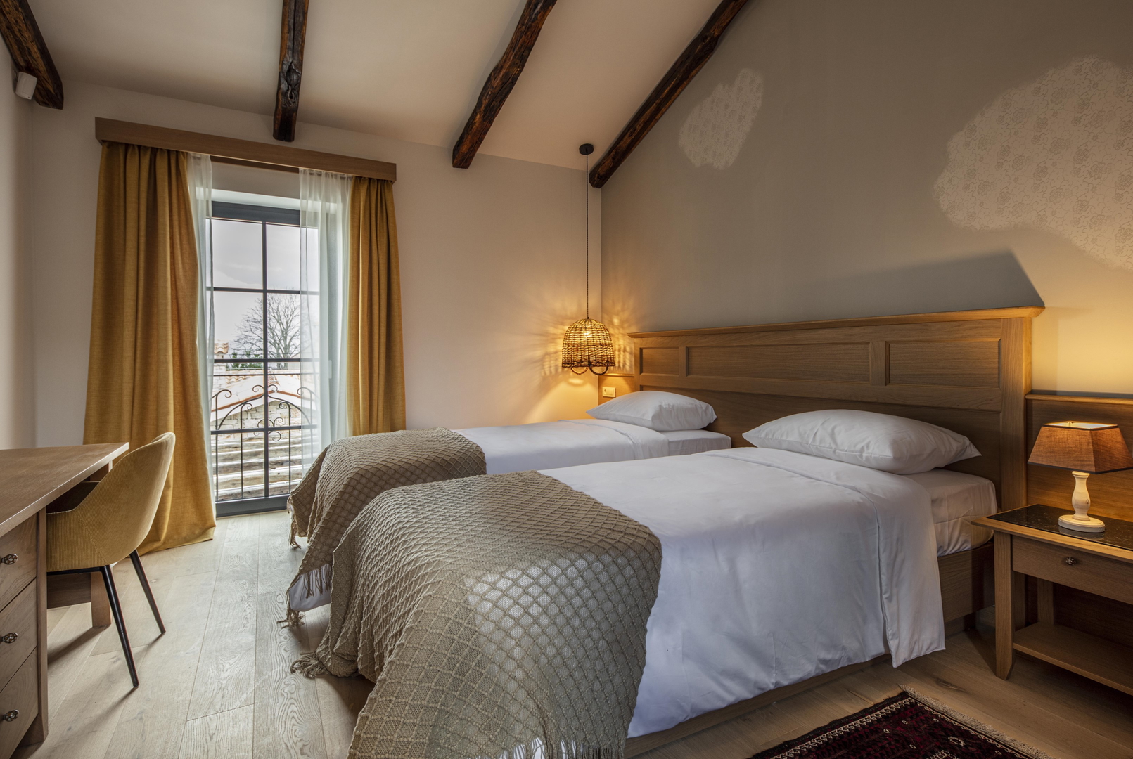 Luxury villas with an open view of the sea, a yard and two swimming pools