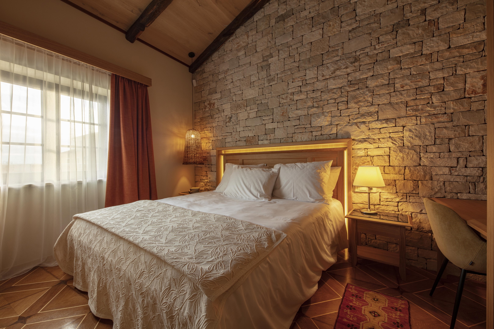 Luxury villas with an open view of the sea, a yard and two swimming pools