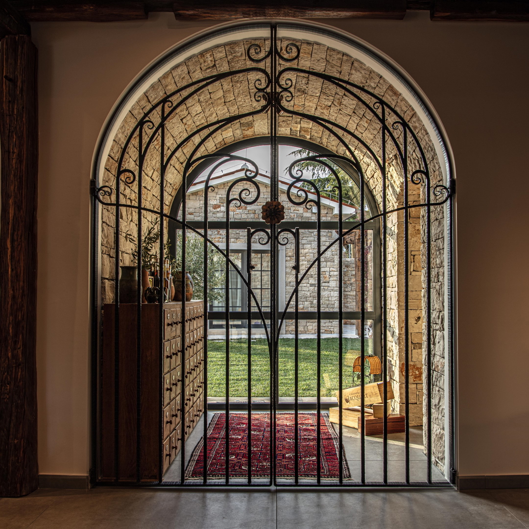 Luxury villas with an open view of the sea, a yard and two swimming pools