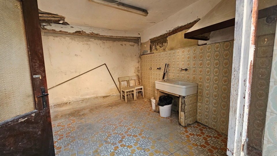Casa in pietra nel centro di Brtonigla