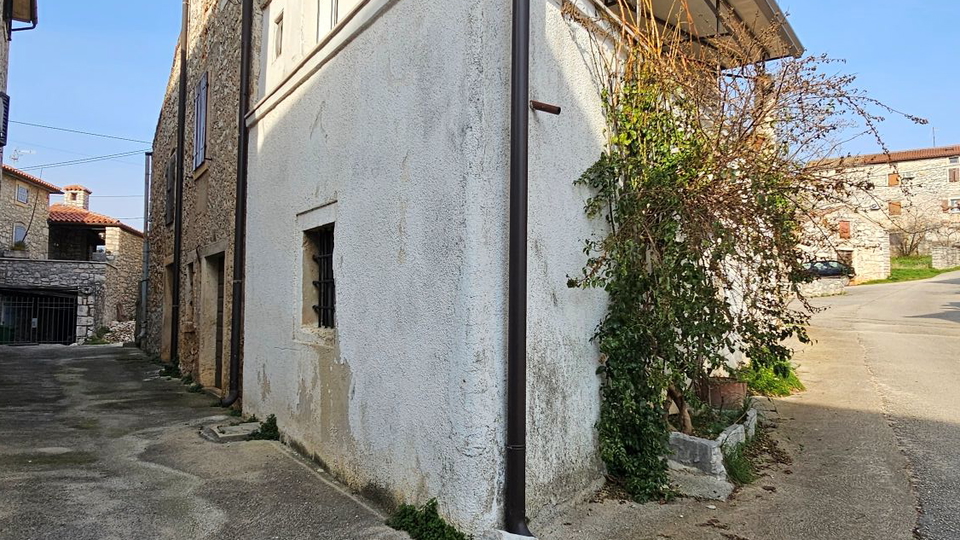 Simpati&ccaron;na kamena istarska ku&cacute;a u Brtonigli