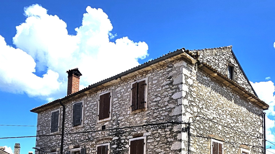 Steinhaus im Zentrum von Brtonigla