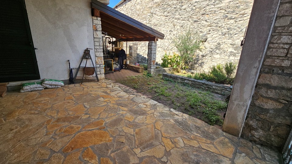 Isrisches Steinhaus mit Meerblick und Garten  im Brtonigla