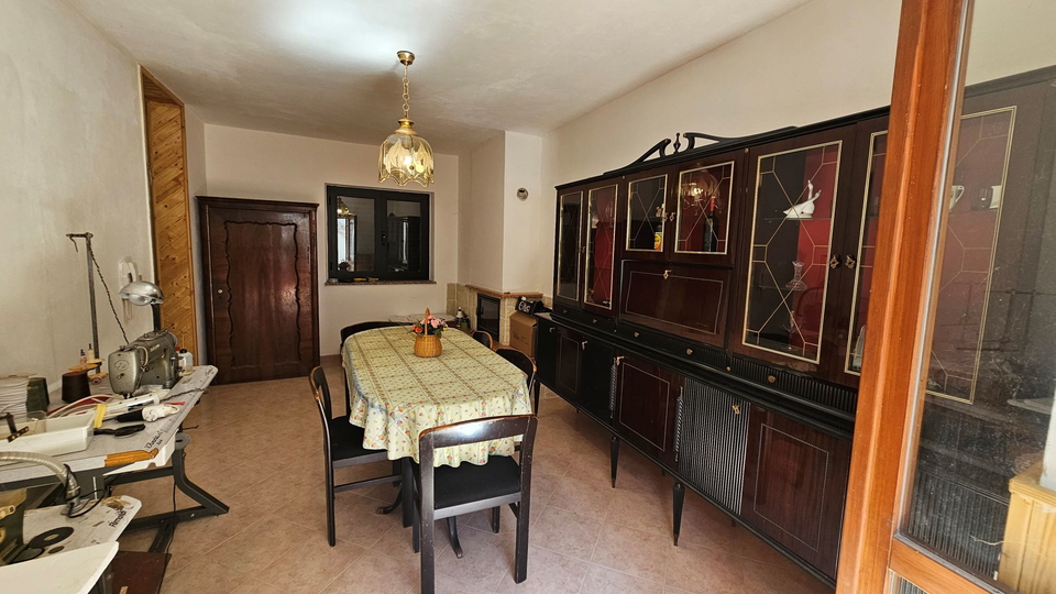 Isrisches Steinhaus mit Meerblick und Garten  im Brtonigla