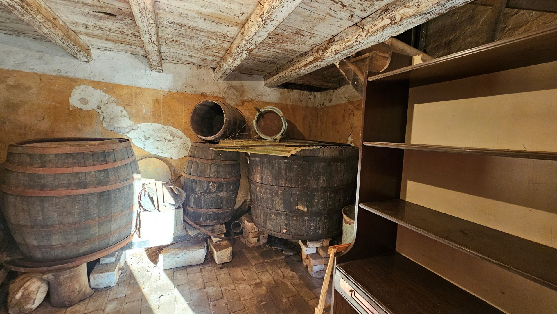 Stone house near Lovrečica, only 2.5 km from the beach and the sea