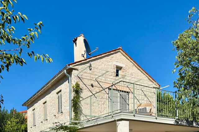 Nova kamena kućica u Brtonigli  s pogledom na more