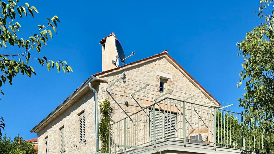 Nova kamena ku&cacute;ica u Brtonigli  s pogledom na more