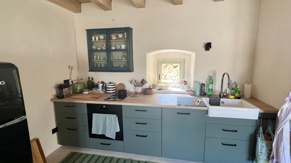 Nova kamena ku&cacute;ica u Brtonigli  s pogledom na more