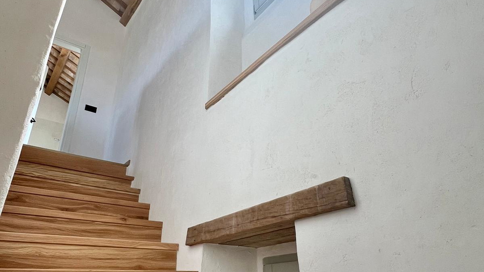 Nova kamena ku&cacute;ica u Brtonigli  s pogledom na more