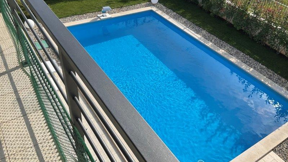 FAMILY HOUSE WITH POOL NEAR NOVIGRAD