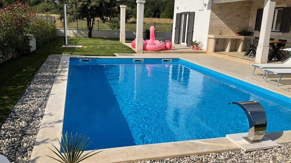 FAMILY HOUSE WITH POOL NEAR NOVIGRAD