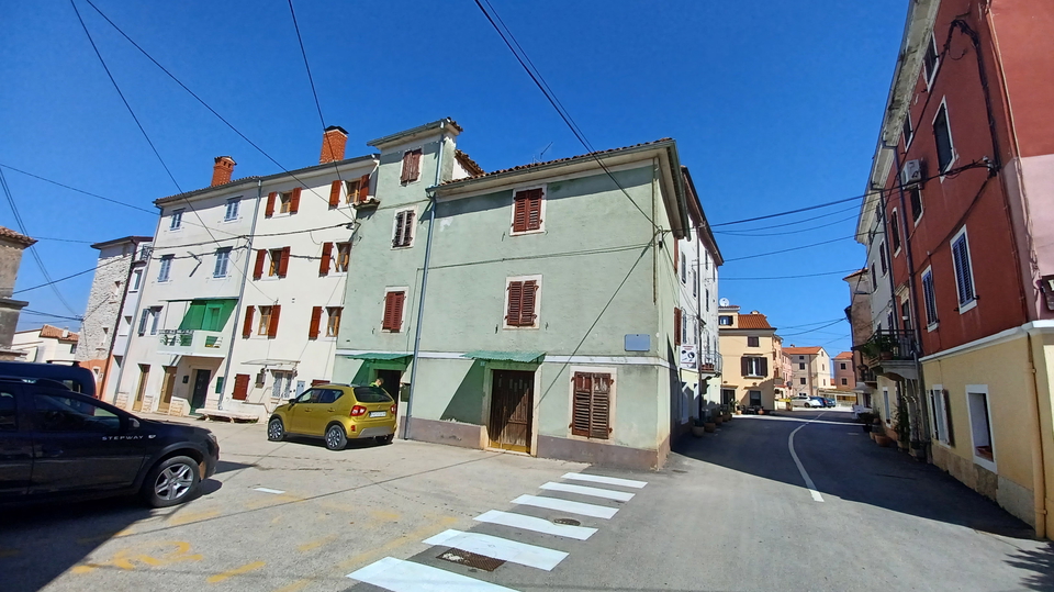 HOUSE IN THE CENTER OF BRTONIGLA