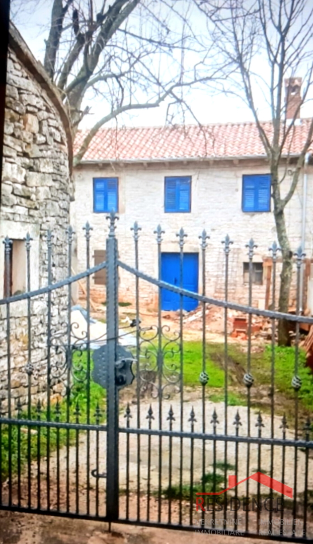 Žminj, istrisches Steinhaus, Nebengebäude, Garten