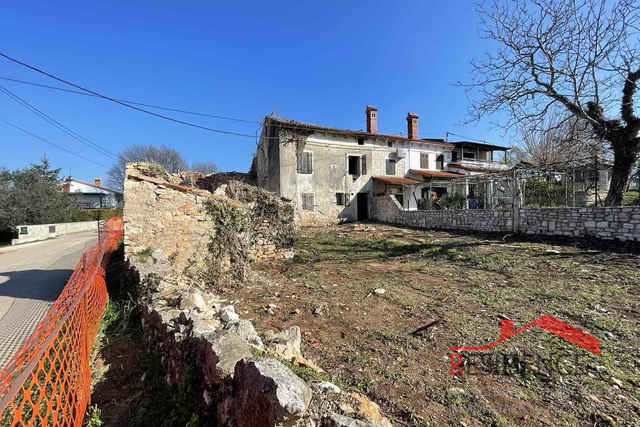 VALTURA, ALTISTISCHES STEINHAUS MIT GARTEN