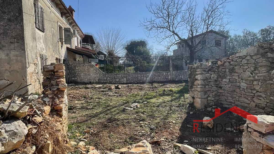 VALTURA, ALTISTISCHES STEINHAUS MIT GARTEN