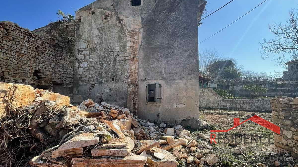 VALTURA, ALTISTISCHES STEINHAUS MIT GARTEN