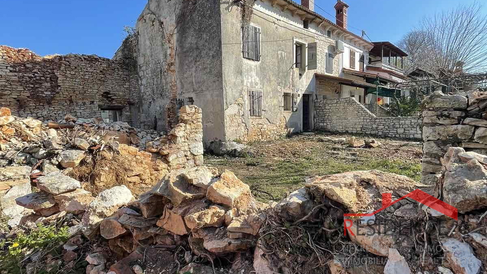 VALTURA, ALTISTISCHES STEINHAUS MIT GARTEN