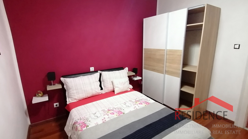 APARTMENT IN PULA- CENTER, SECOND FLOOR, COMPLETELY RENOVATED