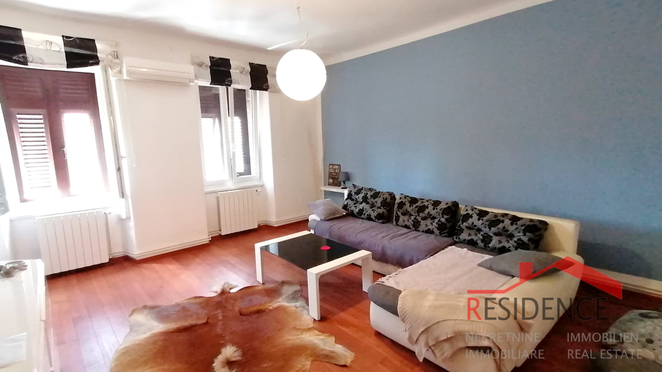 APARTMENT IN PULA- CENTER, SECOND FLOOR, COMPLETELY RENOVATED