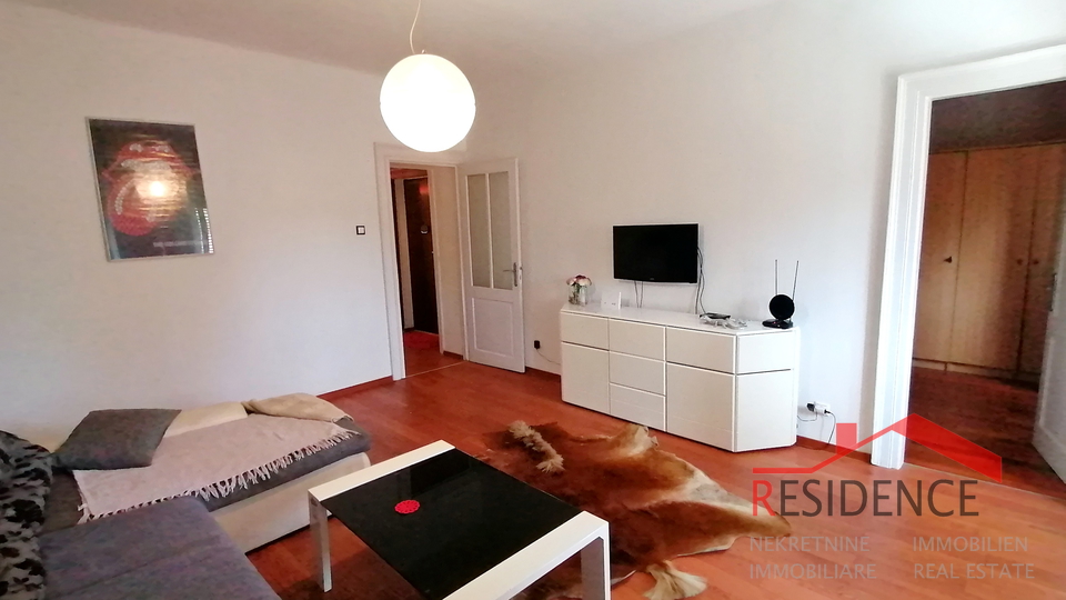 APARTMENT IN PULA- CENTER, SECOND FLOOR, COMPLETELY RENOVATED