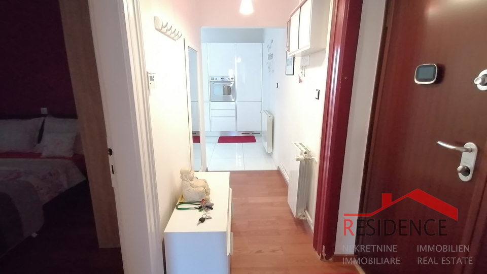 APARTMENT IN PULA- CENTER, SECOND FLOOR, COMPLETELY RENOVATED