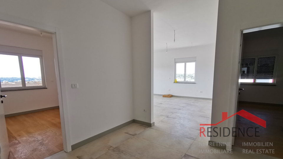 BANJOLE- VOLME, WOHNUNG IM ZWEITEN STOCK, NEU GEBAUT, SEEBLICK, GARAGE