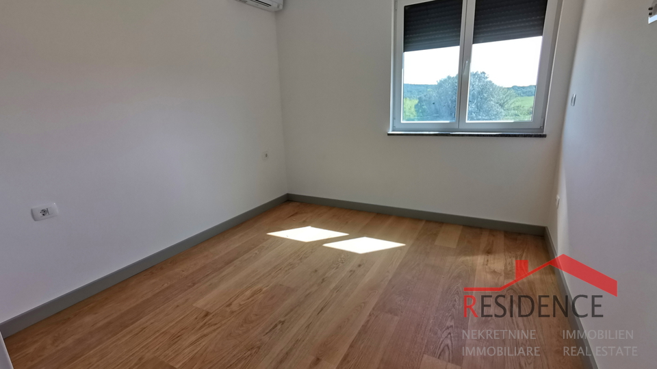 BANJOLE- VOLME, WOHNUNG IM ZWEITEN STOCK, NEU GEBAUT, SEEBLICK, GARAGE