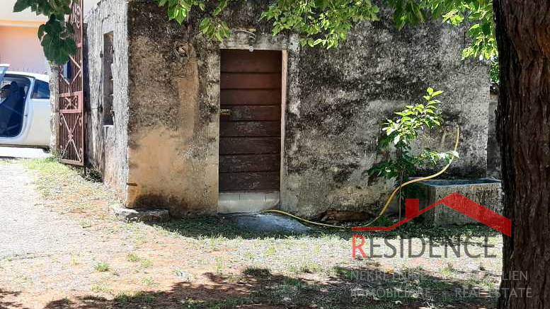 ROVINJSKO SELO, STEINHAUS ZUR RENOVIERUNG