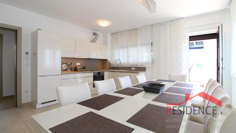 House, 360 m2, For Sale, Fažana