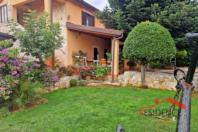 Banjole, casa con ristorante, vista mare