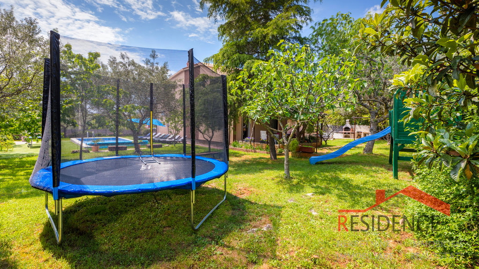 Fasana, casa con piscina e vista sul mare